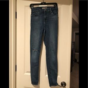Levi’s 721 Highrise Skinny Jean Size 26